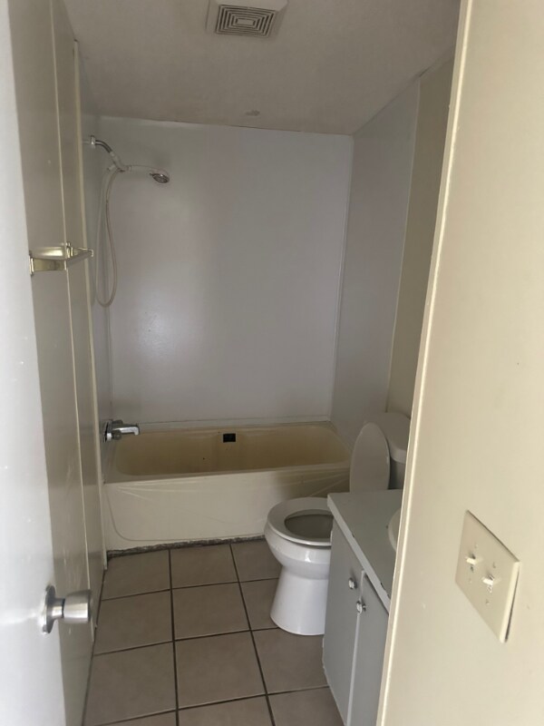 Building Photo - 230 Linda's Ln