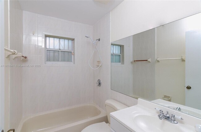 Building Photo - 3373 SW 28th Terrace