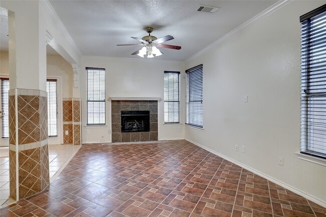 Building Photo - 617 Turtledove Ln
