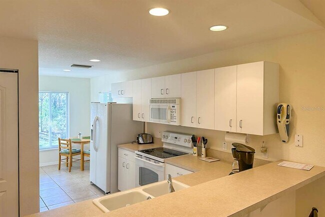 Building Photo - 8050 Memory Ln