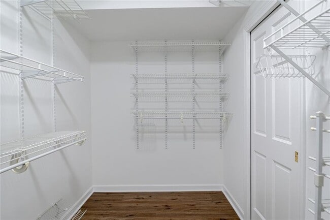 Building Photo - 3599 Lower Roswell Rd