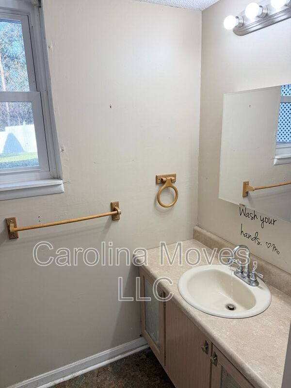 Building Photo - 121 Chipwood Ln