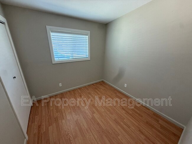 Building Photo - 725 Marcella St NE