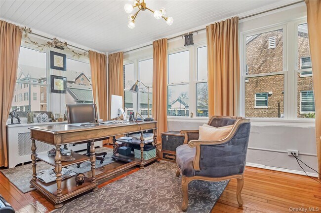 Building Photo - 312 Ellington Ave E