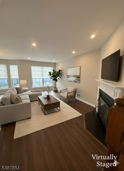 Building Photo - 686 Plum Terrace