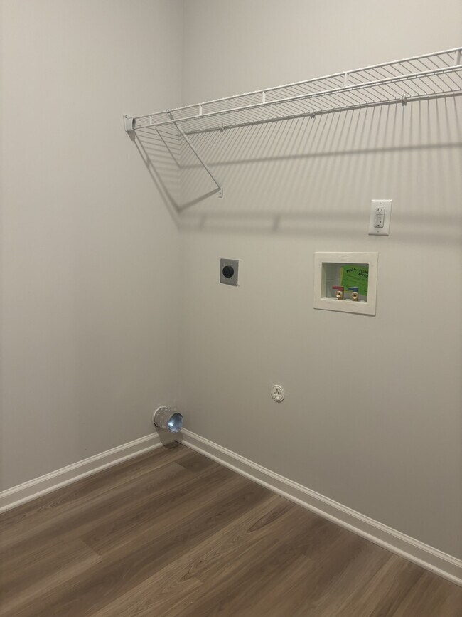 Building Photo - 5383 Clinchport Cir