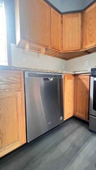 EAT IN KITCHEN - 215 Bower St