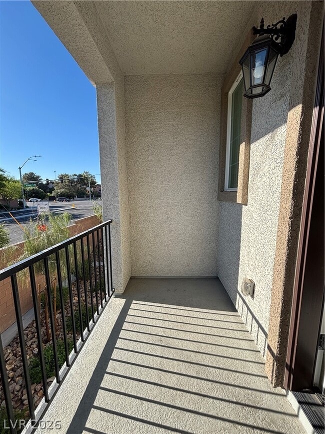 Building Photo - 5672 Sartorial St