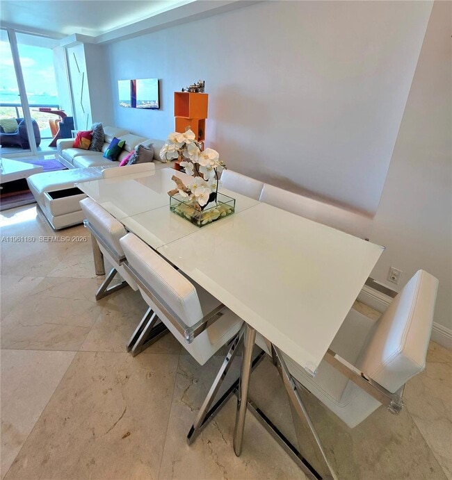 Building Photo - 601 NE 36th St