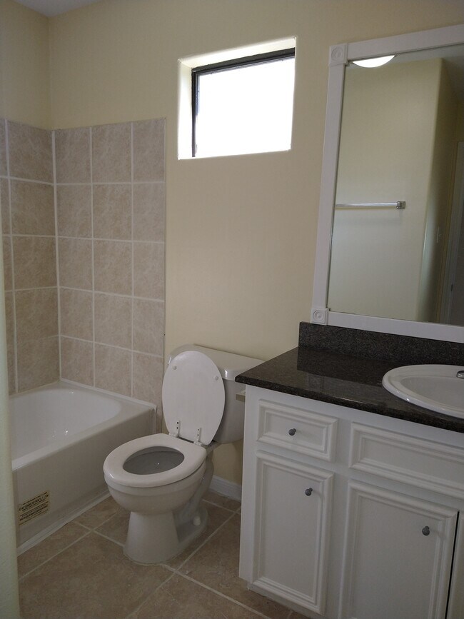 full bathroom - 4602 Sterling St
