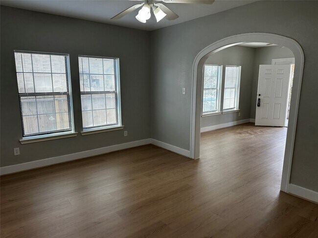 Primary Photo - 2910 Wichita St