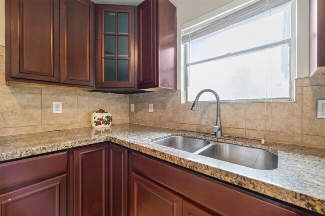 Building Photo - 17010 Bentana Ct