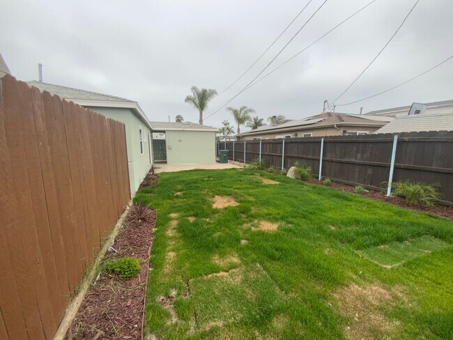 Building Photo - Great Location Close to Schools