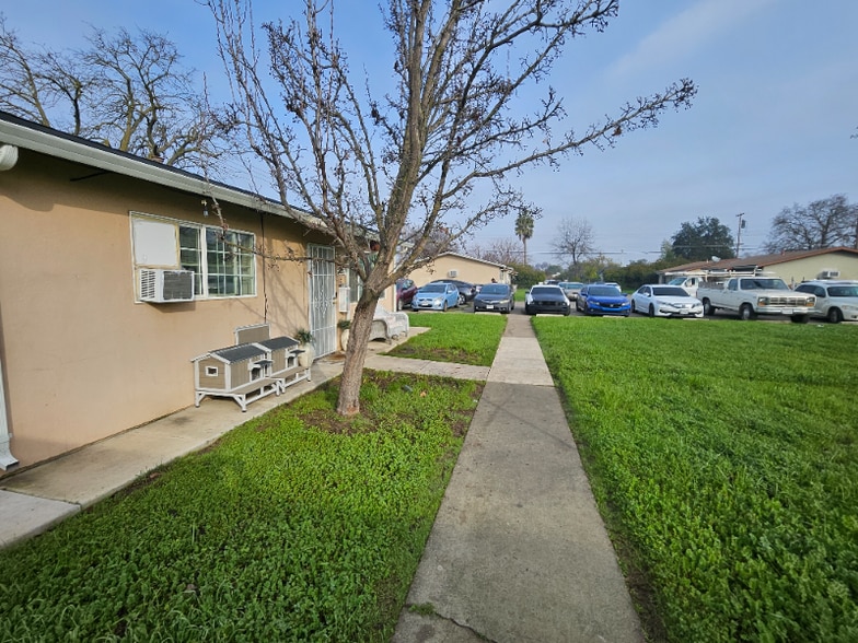 Building Photo - 2704 29th Ave