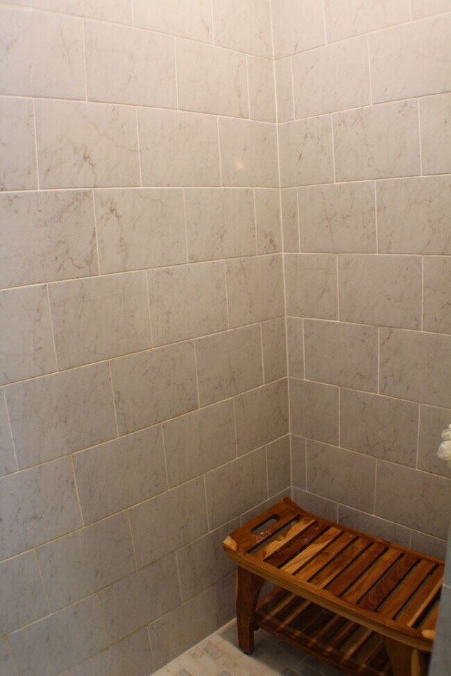 Building Photo - CANYON LAKE HILLS