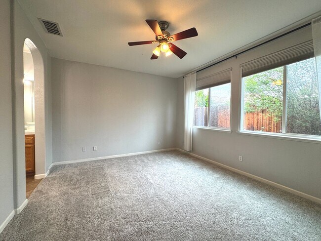 Building Photo - NOW AVAILABLE- COZY 3 BED, 2 BATH, 2 CAR GARAGE IN A QUIET NEIGHBORHOOD, NORTH NATOMAS