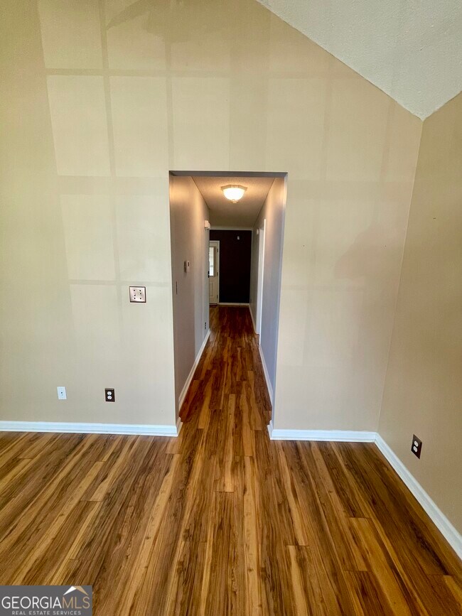 Building Photo - 207 Grand Ave