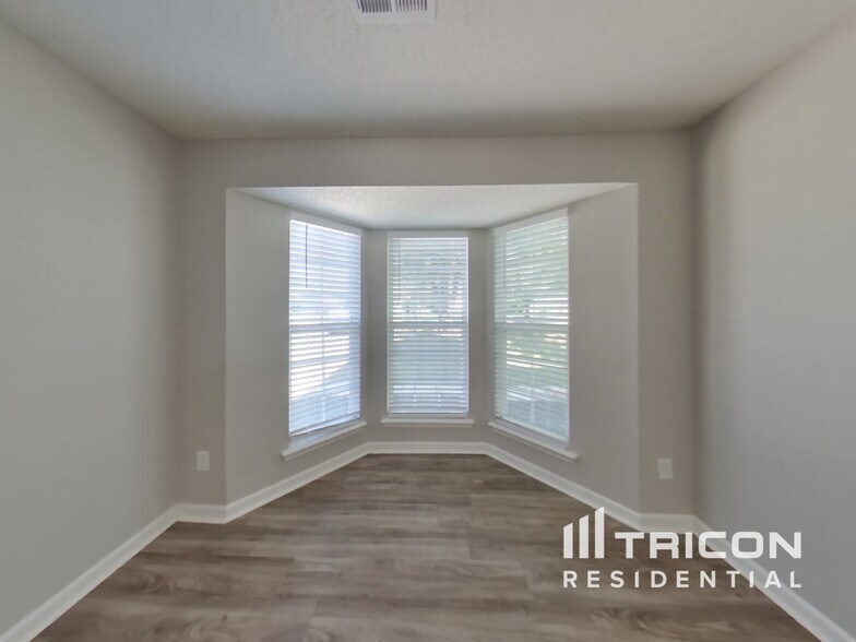 Building Photo - 2934 Hawick Commons Dr