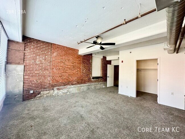 Building Photo - 202 W 5th St