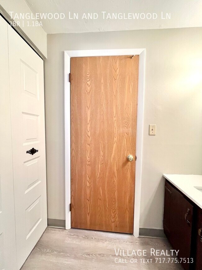 Building Photo - 442 Tanglewood Ln