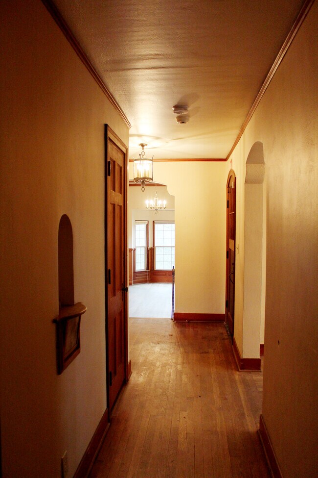 Building Photo - 935 NE B St