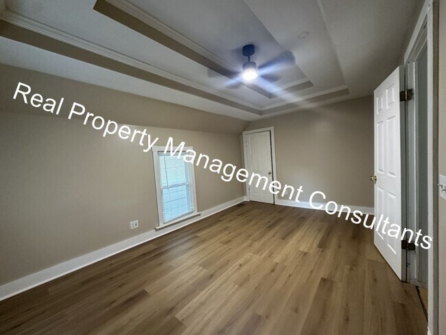 Building Photo - 515 Miami St