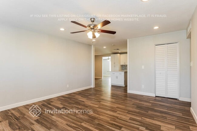 Building Photo - 6102 S Parkside Dr