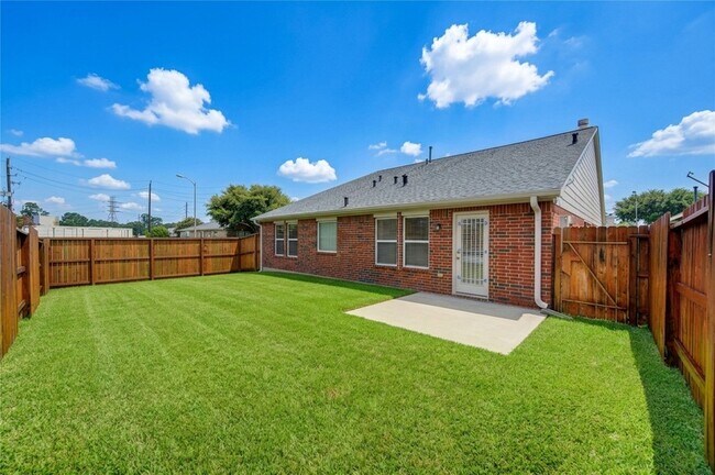 Building Photo - 16702 Grove Trail Ln