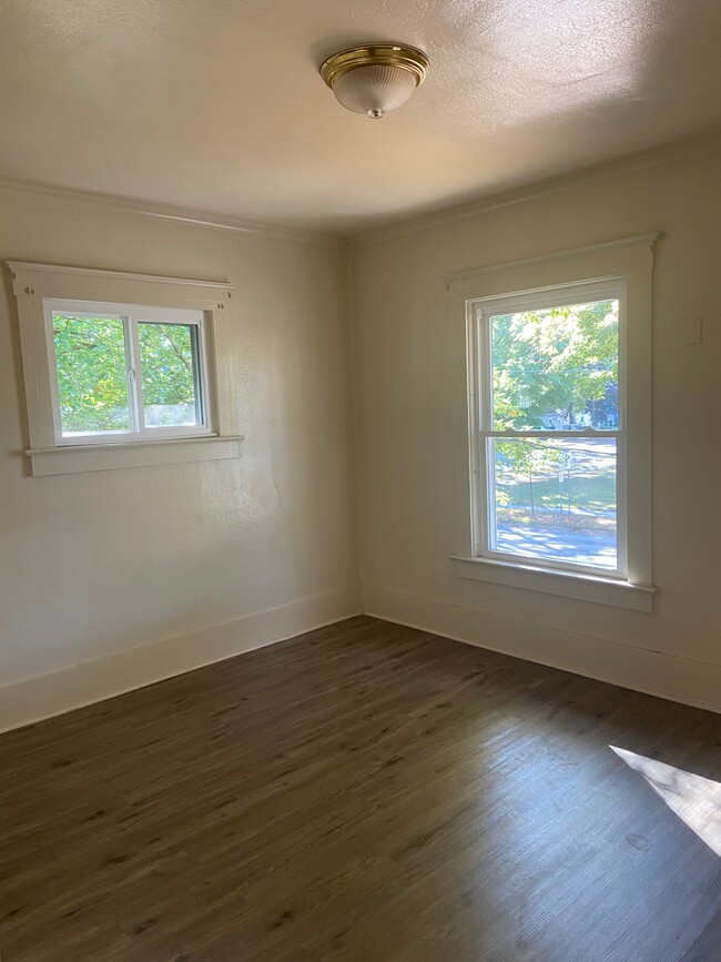 Building Photo - 1516 E Ganson St