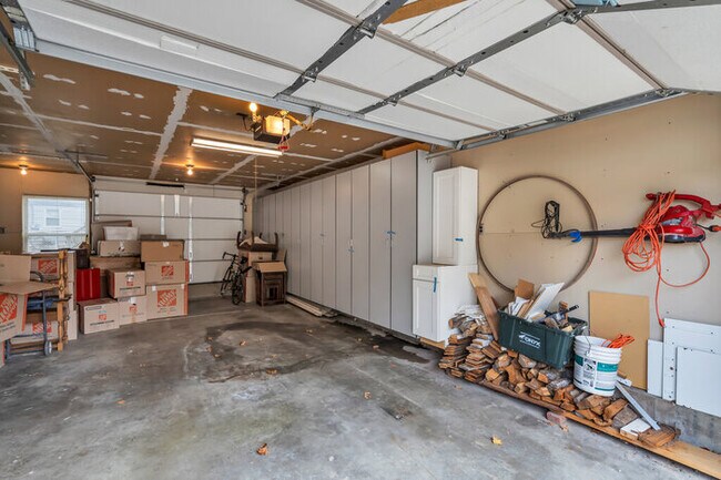 Building Photo - 631 Clover Ln