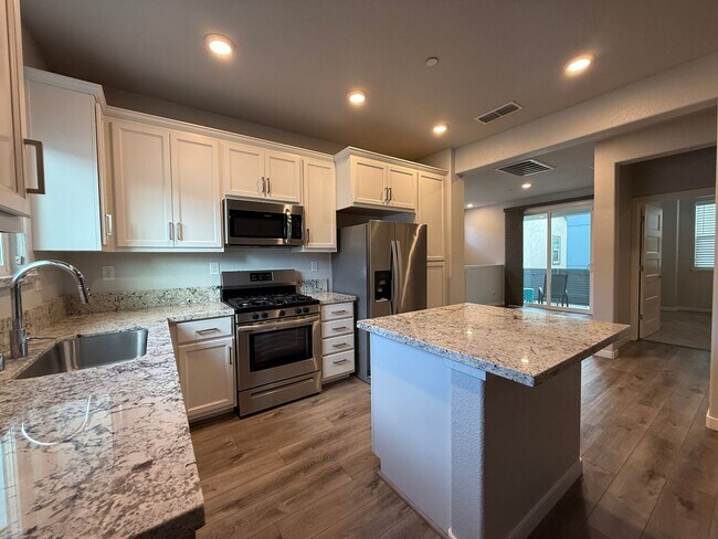 Building Photo - Pristine Condo in Monterey Village Gated Community