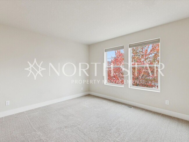 Building Photo - Newer Home in Summer Falls.