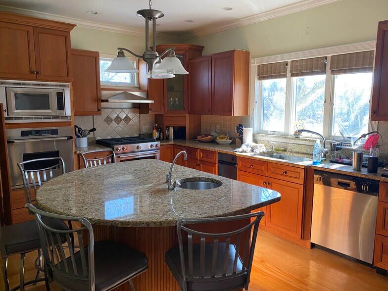 Building Photo - 6 Saint Paul St