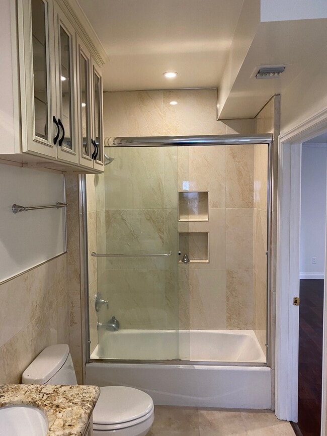 Building Photo - 907 S Wooster St