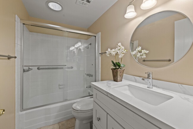 Building Photo - 1954 Vista Caudal