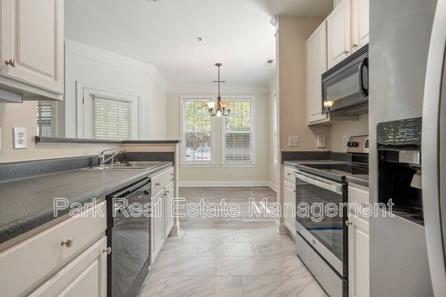 Building Photo - 511 Ives Ct