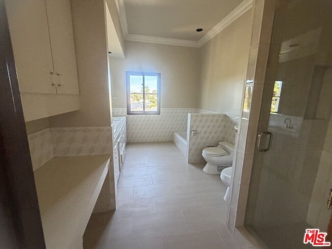 Building Photo - 5867 W 75th St