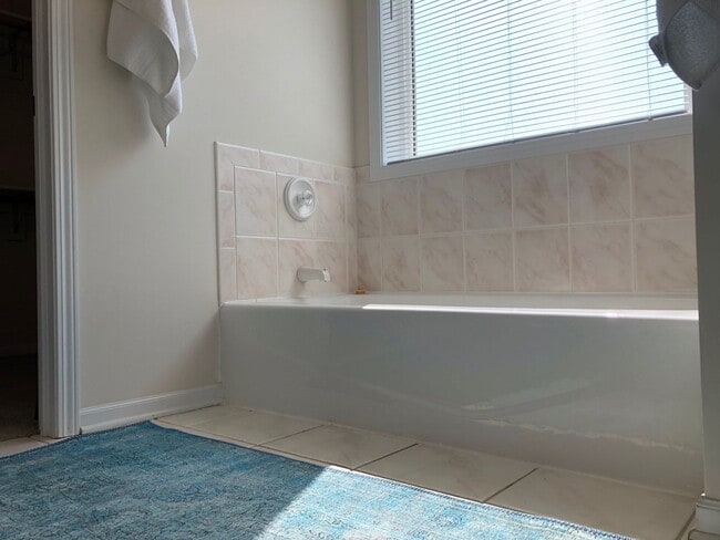 Building Photo - Rochester Executive Home