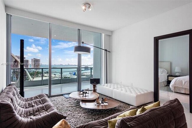 Building Photo - 900 Biscayne Blvd