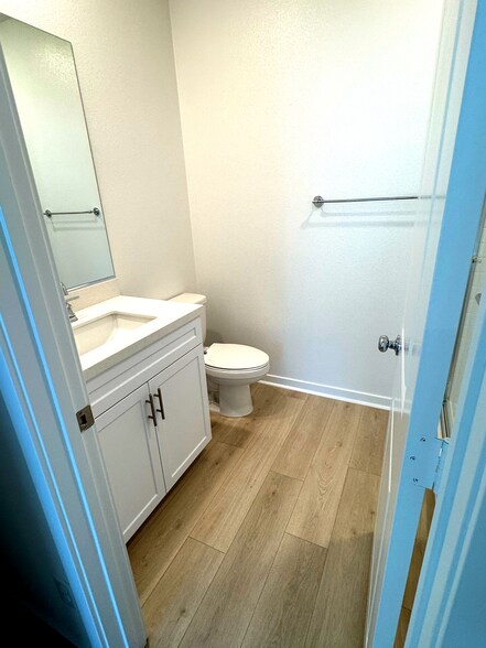 Parent / Guest Room Full Bath - 2288 Panama Dr