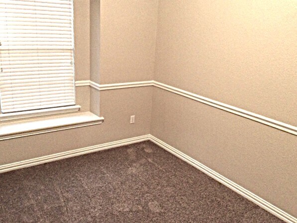 Building Photo - 6215 Crestmont Ln