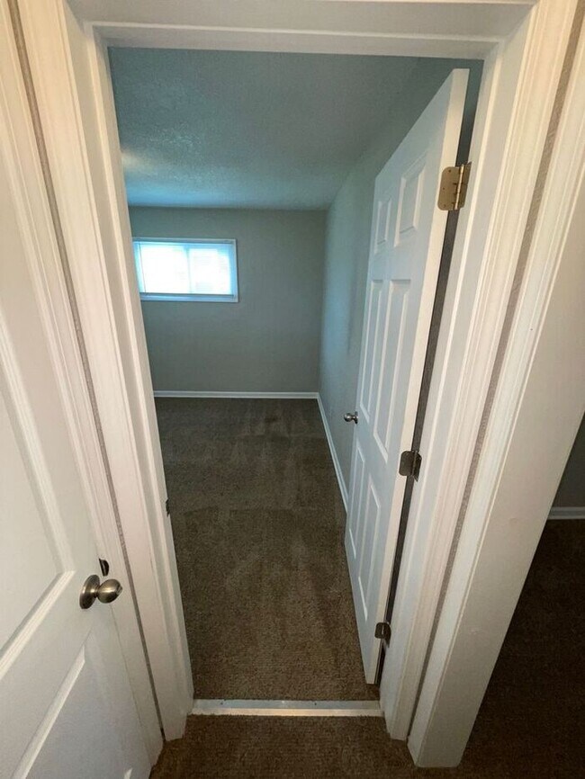 Building Photo - Adorable Updated 1 Bed with 1 Bathroom Rem...