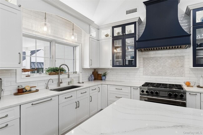 Building Photo - 47 Old Riverhead Rd