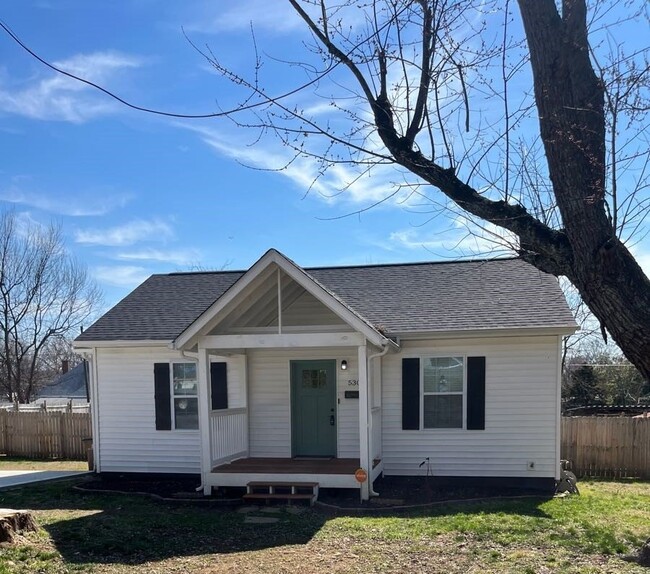 Primary Photo - Adorable 2bd/2ba in Lincoln Park