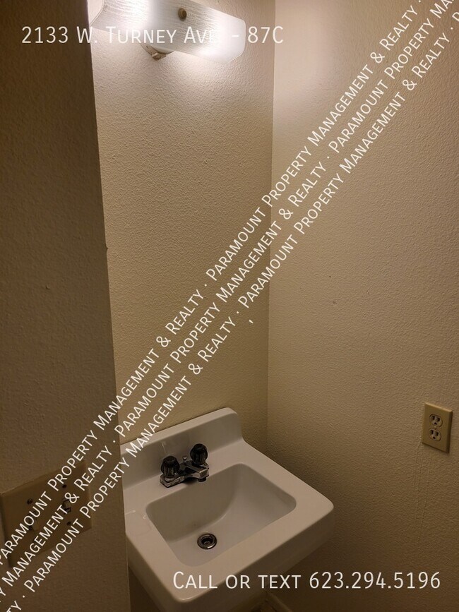 Building Photo - 2133 W Turney Ave