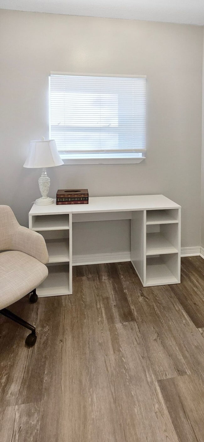 Building Photo - 1805 Irish Hill Dr