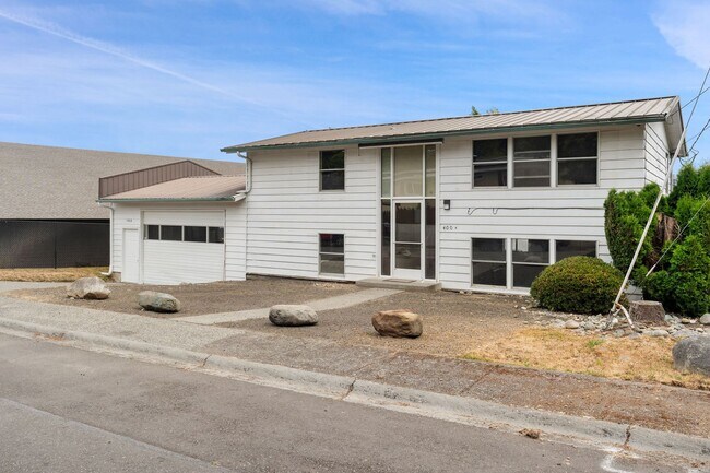 Building Photo - 400 Casad Ave