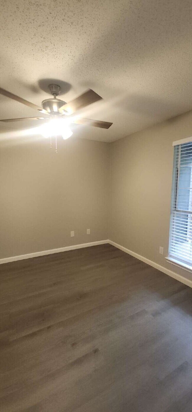 Building Photo - Charming 1-Bedroom Condo in Gated North Da...