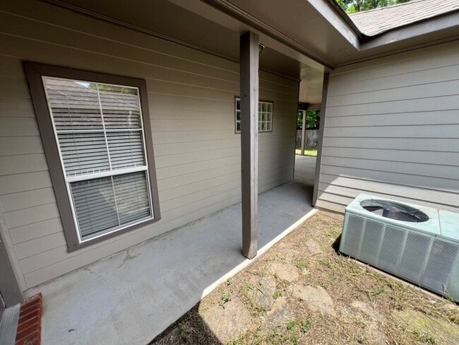 Building Photo - Beautiful 3BR Home in Sought-After Beau Pré off River Rd – Open Floor Plan & Fenced Yard!