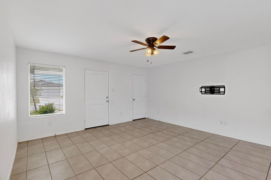 Building Photo - 9216 Grackle Pl